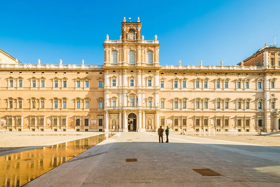 Modena: la capitale dei motori e del buon cibo.